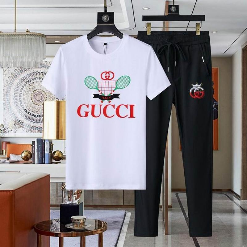 Gucci Men's Suits 581